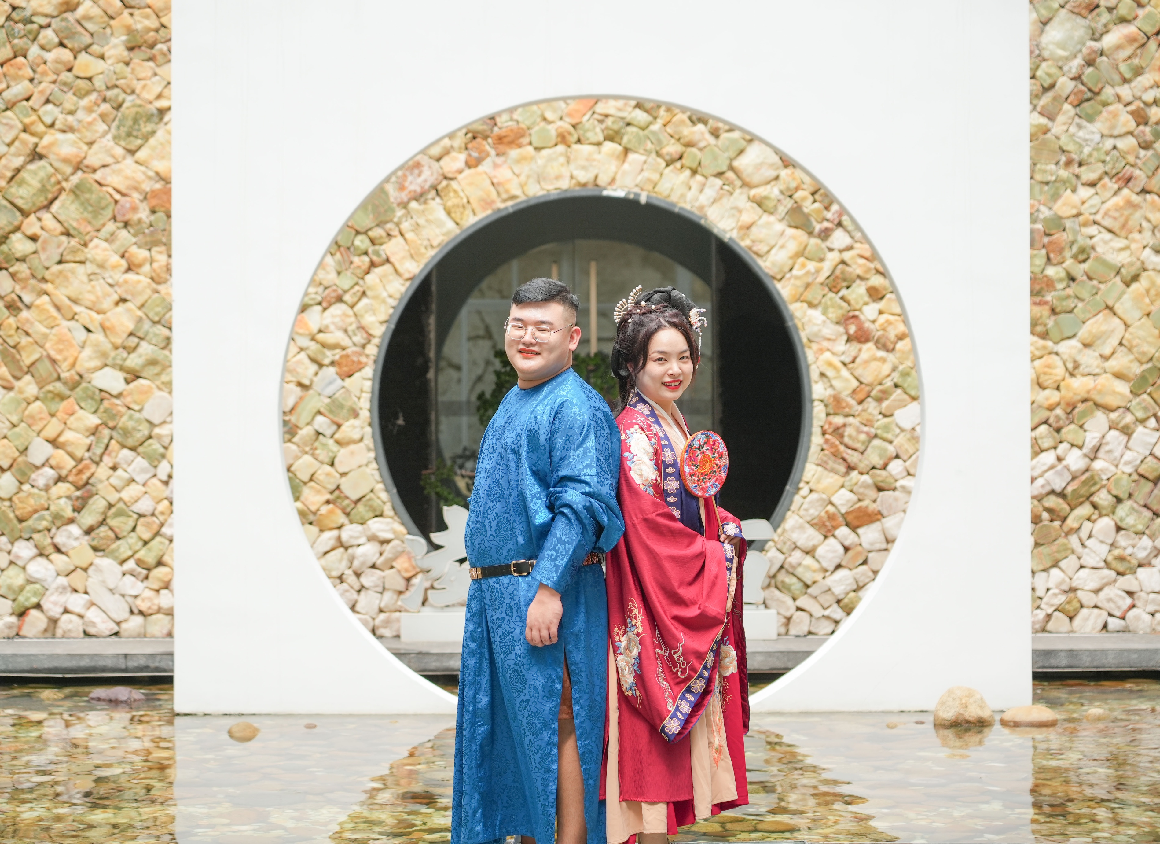 因狗狗生情的情侣,因宠物结缘的爱情