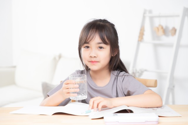 浜叉垰鍦ㄨ嚜宸卞簵閲屼拱鎵嬫満,鍦ㄤ翰鎴氶偅涔版墜鏈哄彲浠ヤ究瀹滃灏戦挶