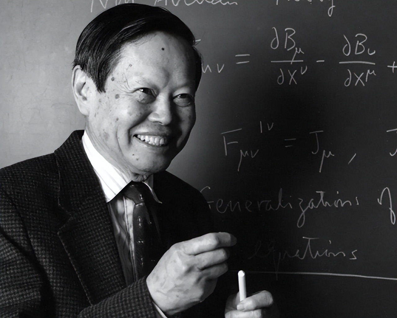 1976年毛主席溘然长逝,杨振宁含泪说了12个字,全世界为之感动