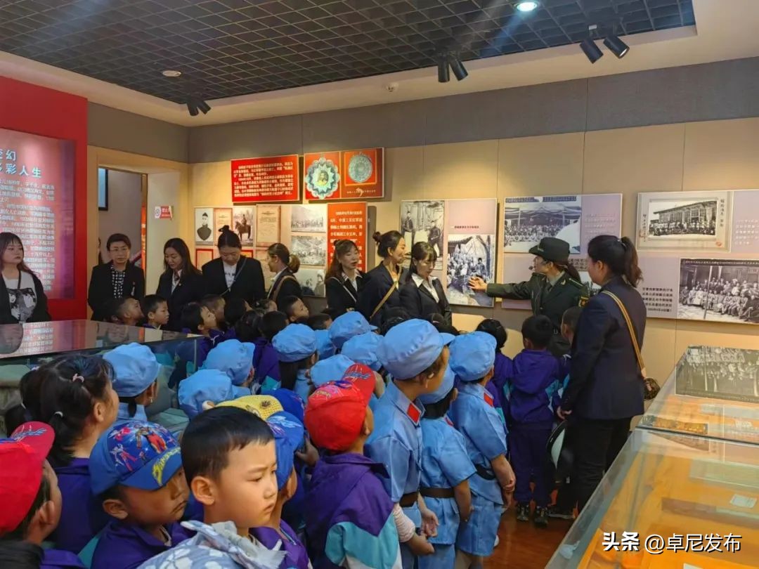 聆听红色故事传承红色精神幼儿园,参观红色教育基地的系列活动名称