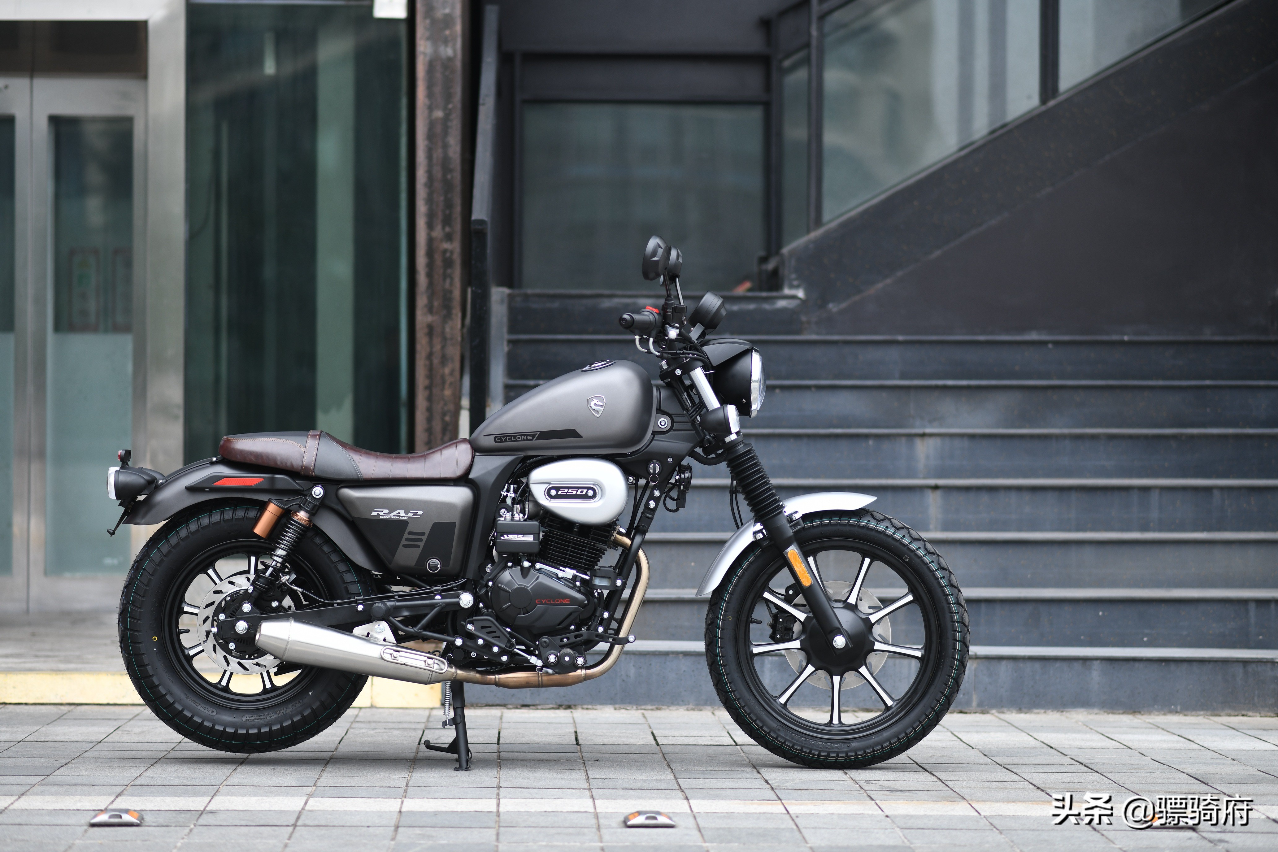 1.598万元起！皮带版RA2和300cc级别踏板车RT3S正式发布