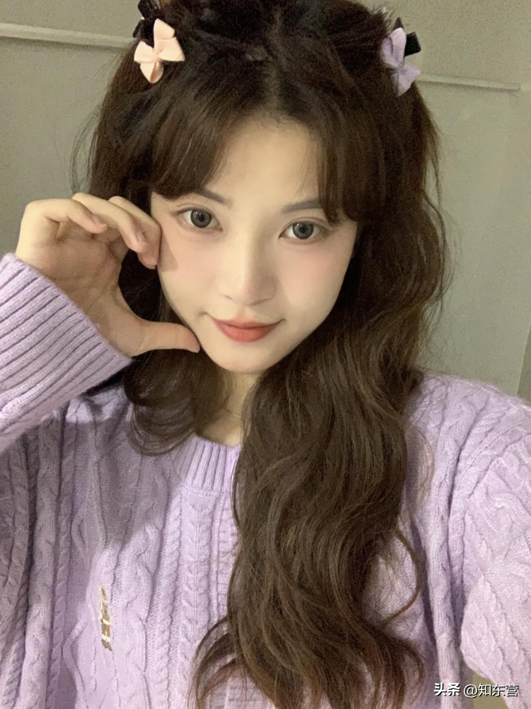 冬天披发好看又显脸小的发型,冬季干净利落减龄的发型