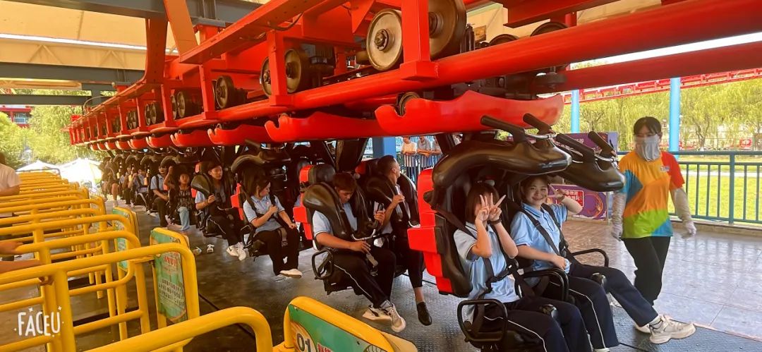 畅游方特,放飞梦想!内蒙新东方第一届新生夏令营开营啦~