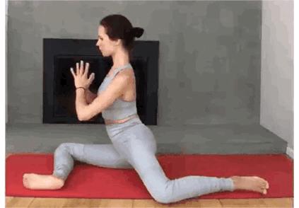 练瑜伽时弯腰时背不平是怎么回事,练瑜伽蹲着时脚掌放不平