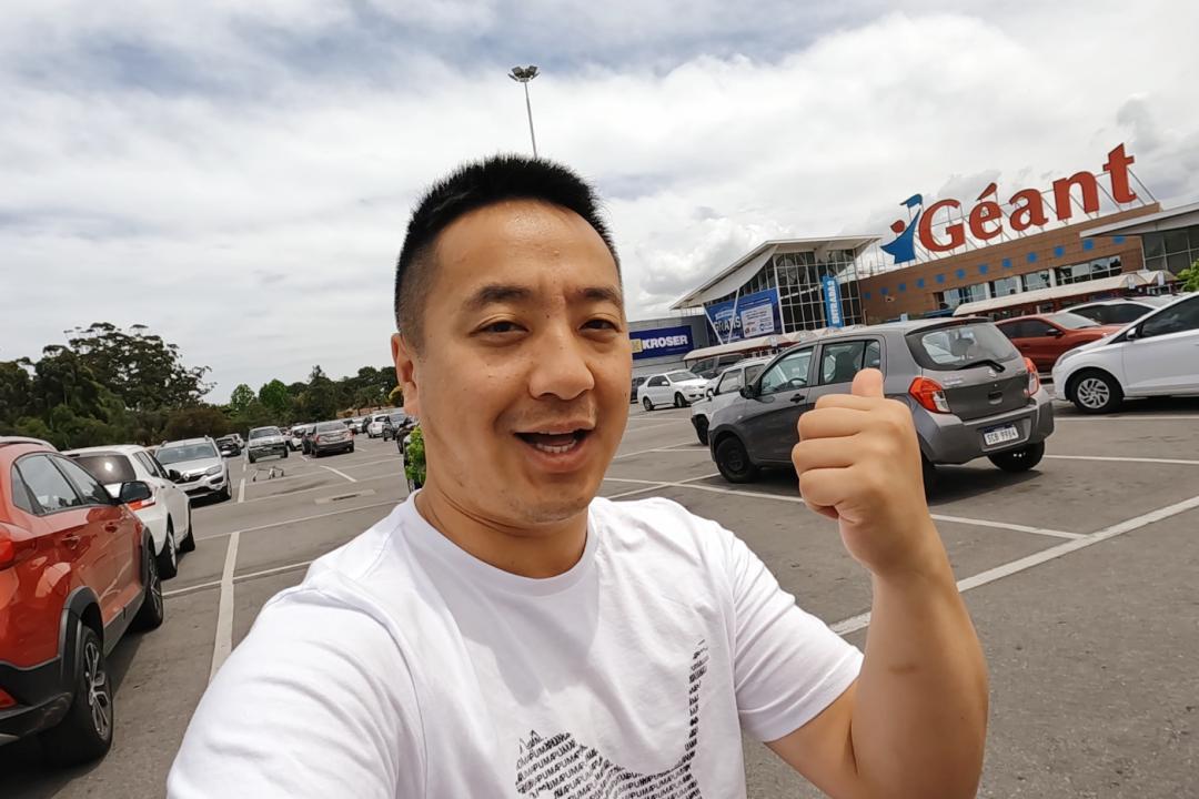 花了6000元在海上吃西餐,花了8000块钱到河里面吃一顿饭