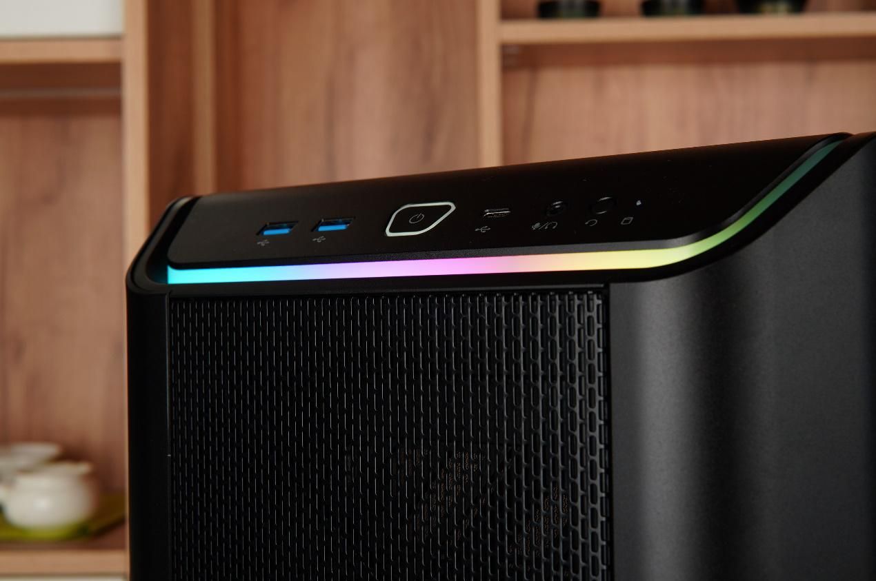 可以装多个硬盘的主机箱,带可插拔硬盘盒的主机