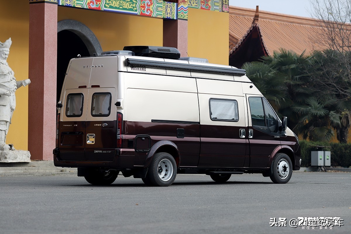 福特商务旅游一体的豪华房车,福特黑骑士商旅两用房车