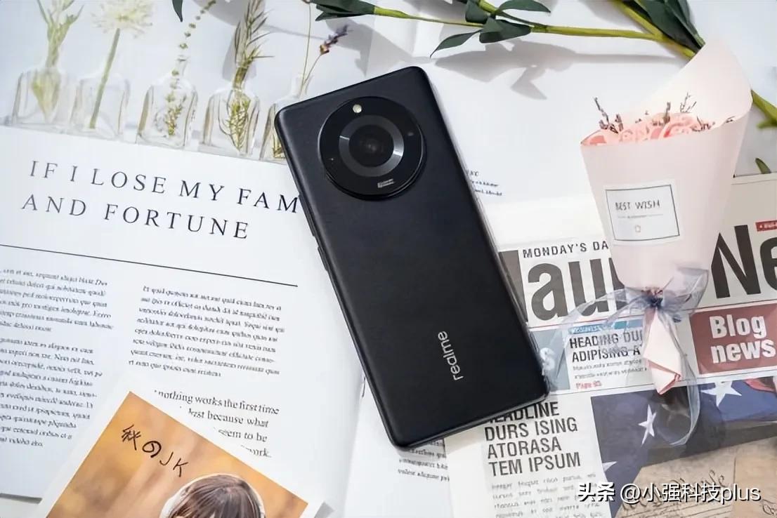 8月份买手机推荐性价比高,目前最值得买手机是哪一款