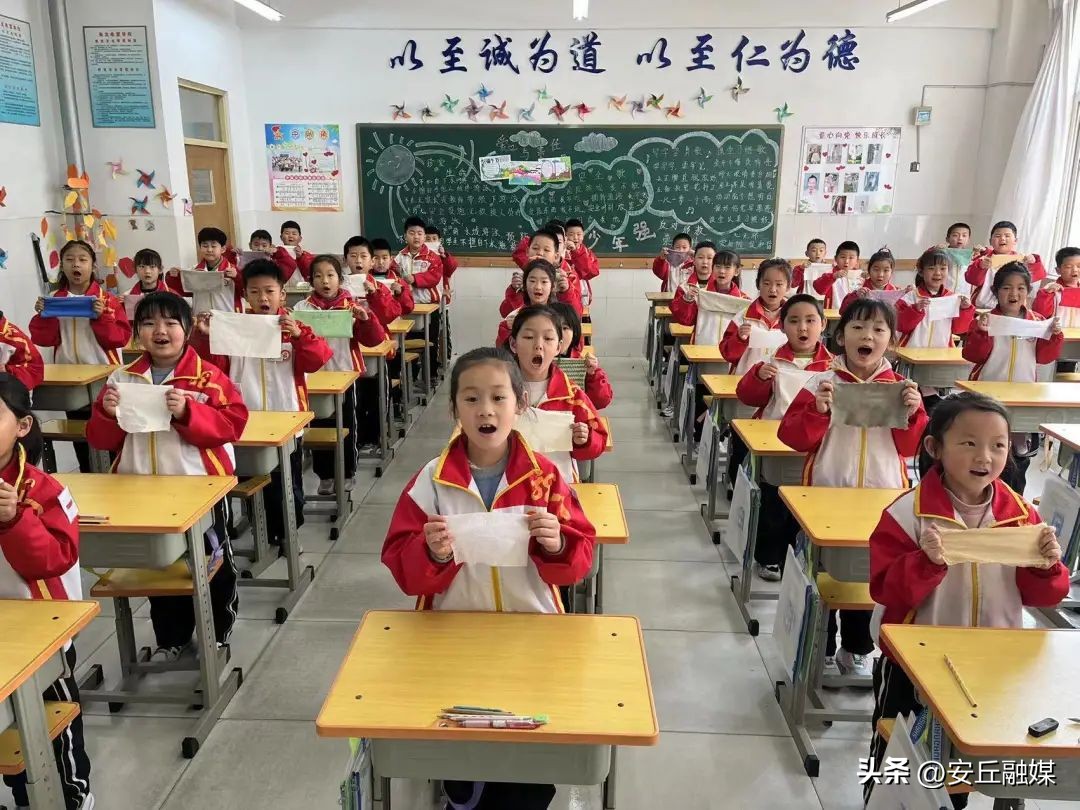 五一劳动节劳动最光荣小学一年级,小学五一劳动节社区劳动实践