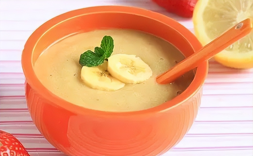 四个月的孩子做辅食视频,育儿知识六个月宝宝吃什么