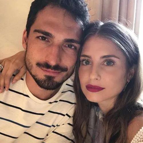 世界足球明星哪位妻子最漂亮,世界足球明星谁的女友最漂亮