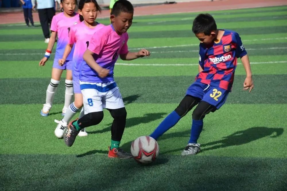 包头市昆区青年路第二小学举行校长杯足球赛启动仪式