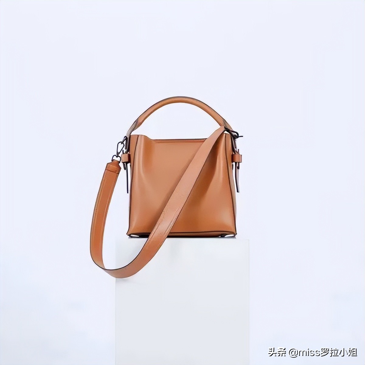 袁咏仪买名牌包包,袁咏仪同款小包