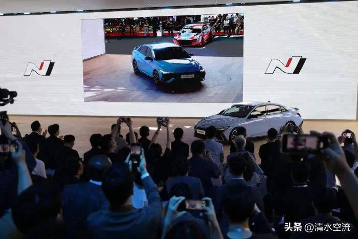 韩国是典型的小姐身子丫鬟命，没有公主的命却得了公主的病