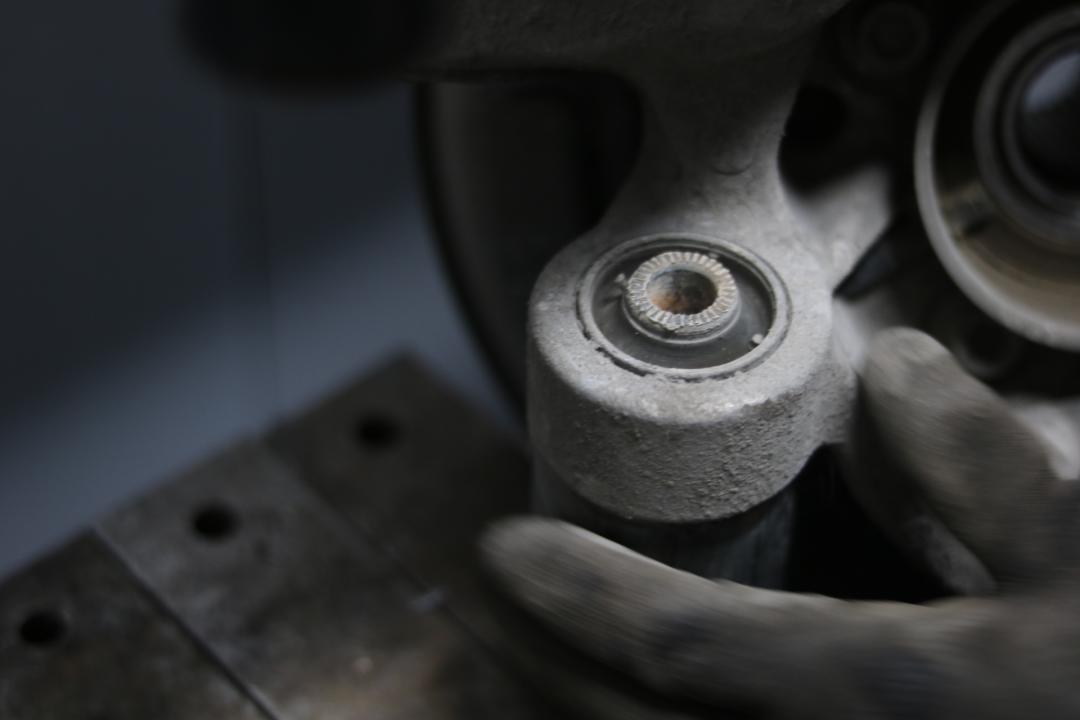 皇冠3.0经典老车翻新复活视频,丰田皇冠13代翻新