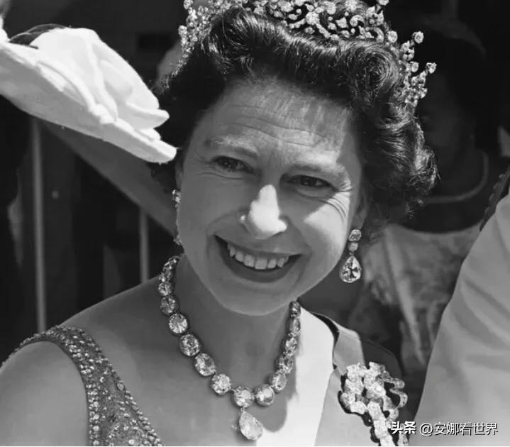 伊丽莎白二世女王的二十五件旷世珠宝
