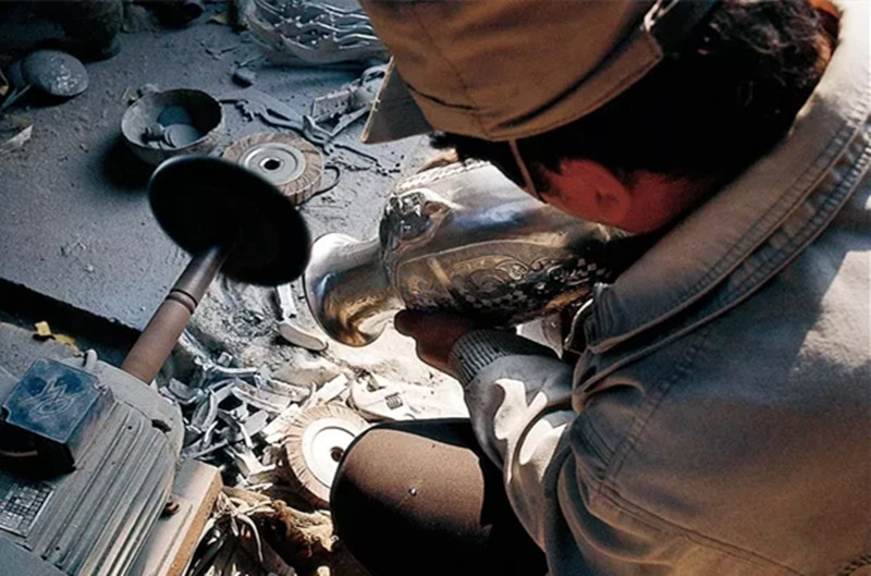 “造假教父”方兴庆：带领全村靠造假脱贫，警察找上门也没办法