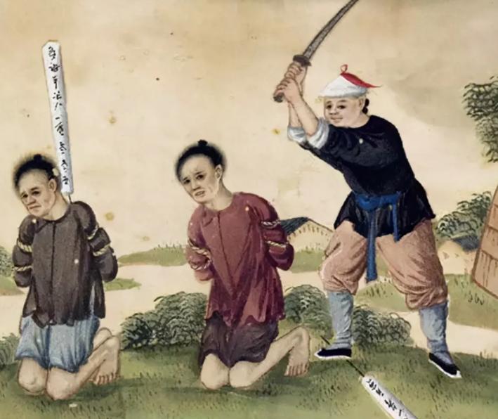 在古代，人被斩首的瞬间是身体感觉头掉了，还是头感觉身体不见了