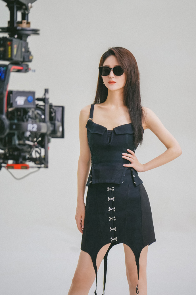 赵丽颖酷拽造型,赵丽颖酷酷短发