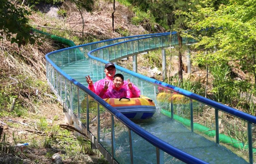 重庆玻璃水滑道厂家报价,重庆玻璃水滑道设计厂家