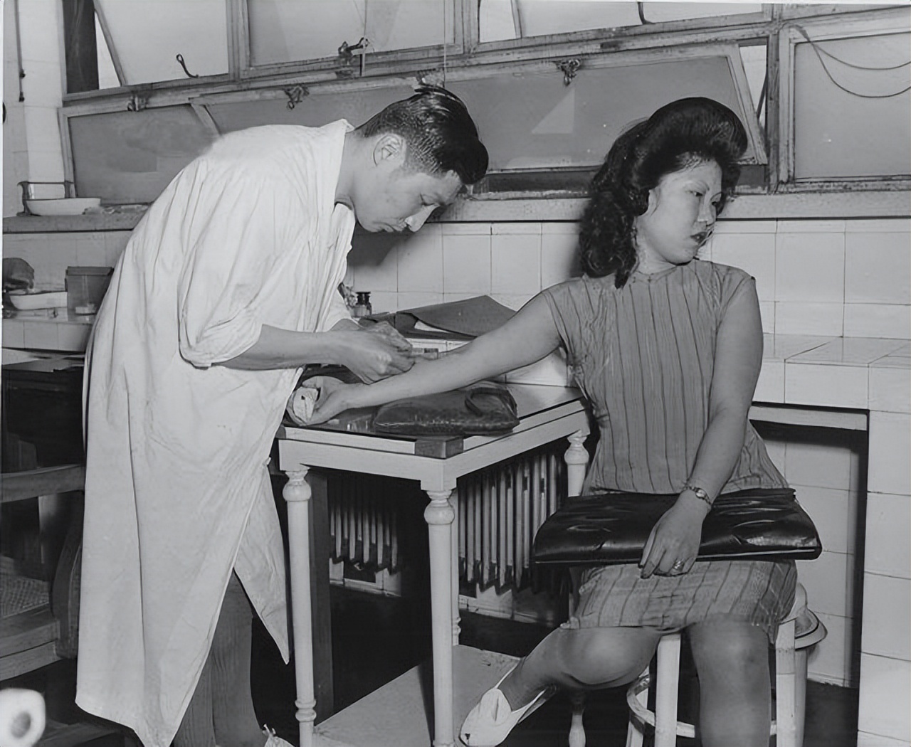 49年，北京1200名风尘女住*养院教**，皮肤溃烂发狂，检查发现不简单