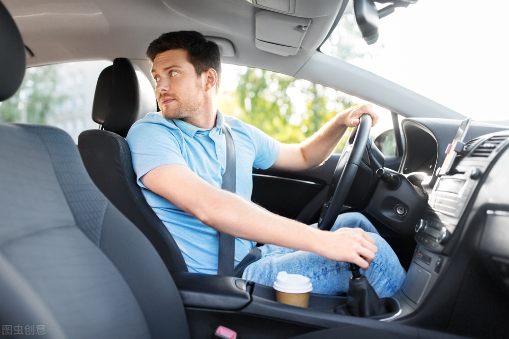 牵引车倒车方向盘打法口诀,最简单的倒车技巧口诀