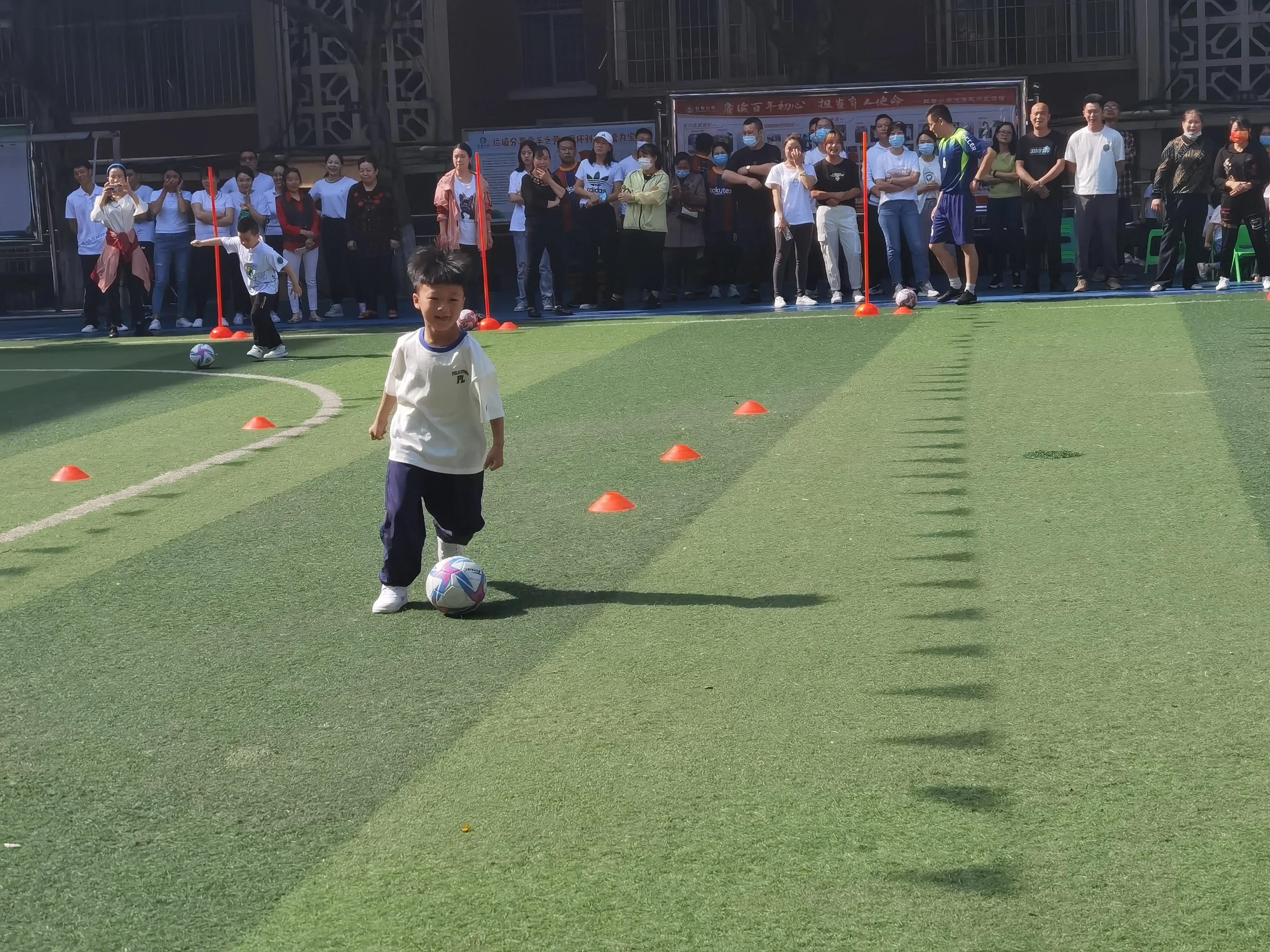 红砖小学幼儿园,幼儿园足球课小小足球员