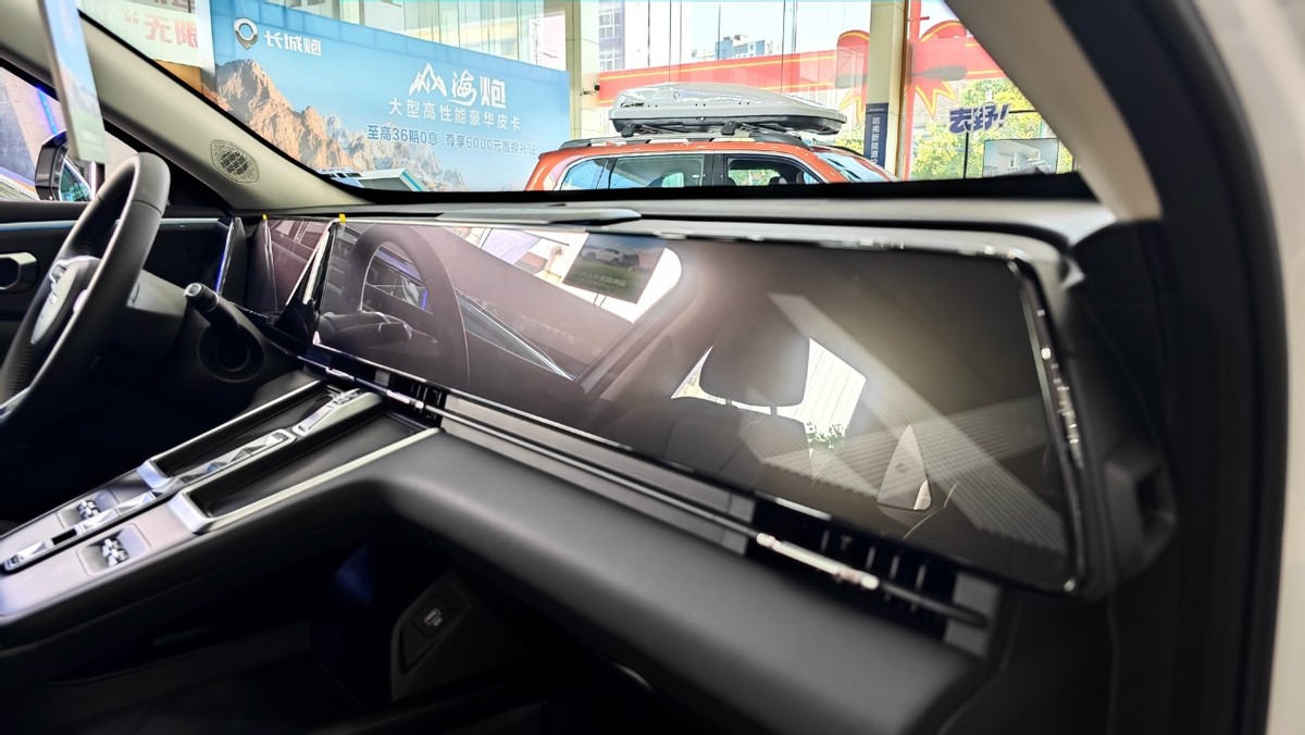 哈弗枭龙max空间宽敞智能配置丰富,哈弗枭龙max4驱