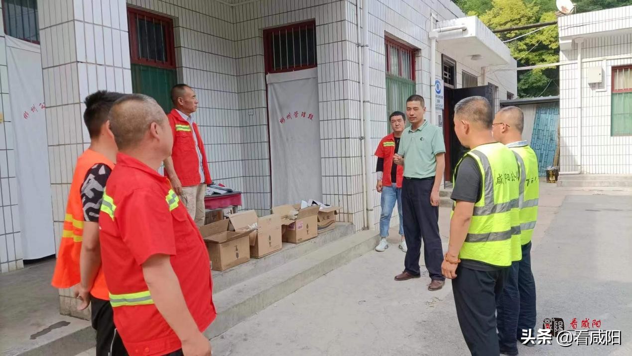 高温下的坚守公路人,酷暑高温下的坚守