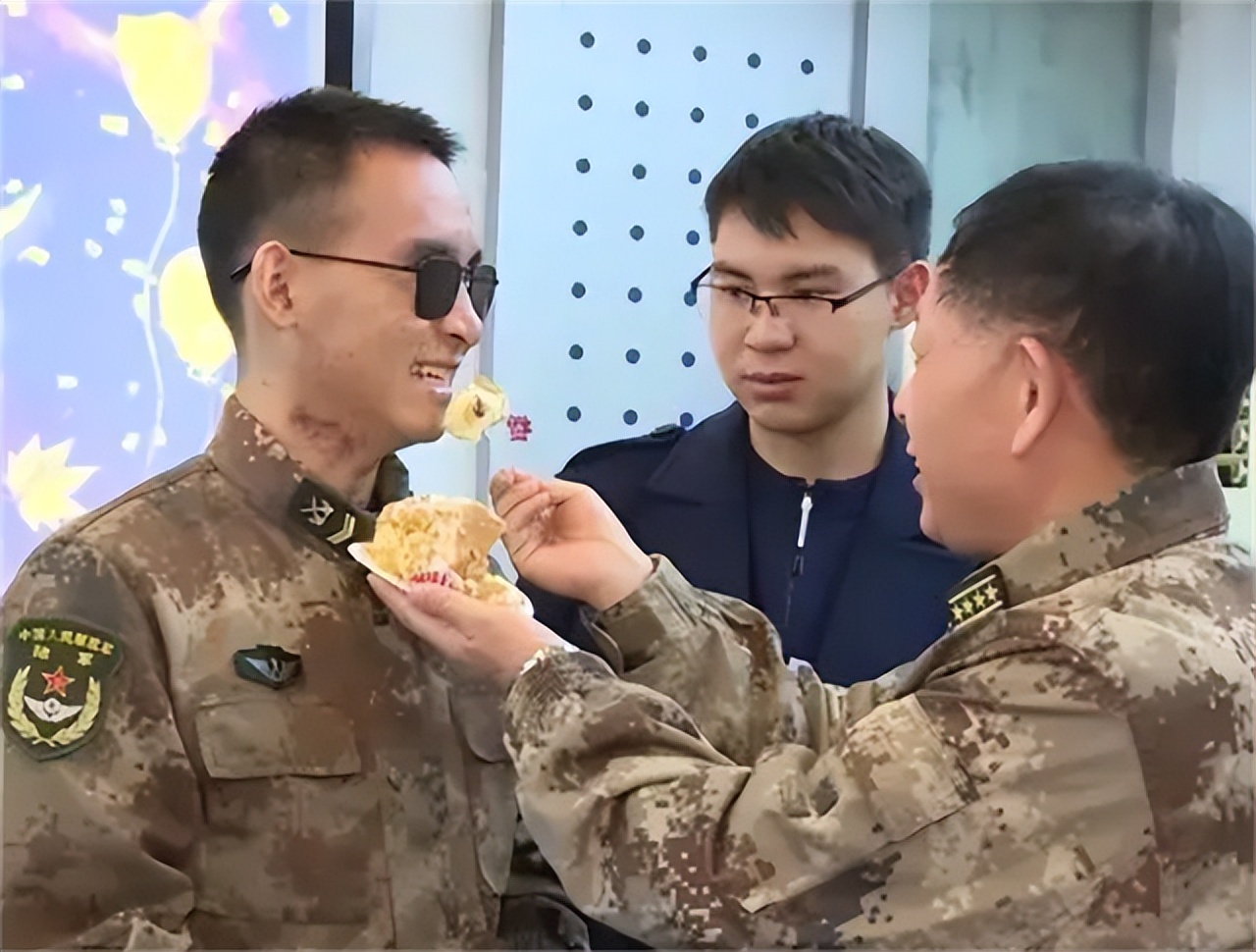 中国排雷英雄杜富国授勋仪式,排雷英雄杜富国八一勋章视频