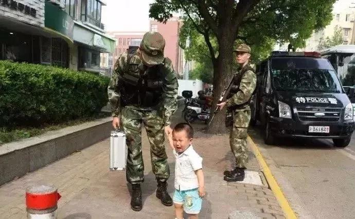 前进中的你如果累了，请看看这些人