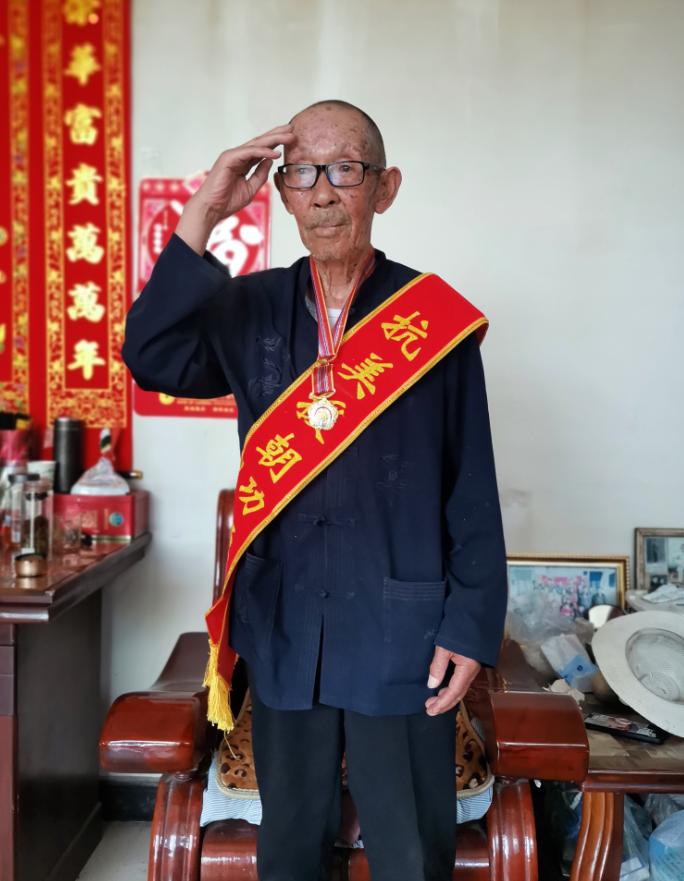 老兵张惠殿：抓获两名俘虏，荣立三等功