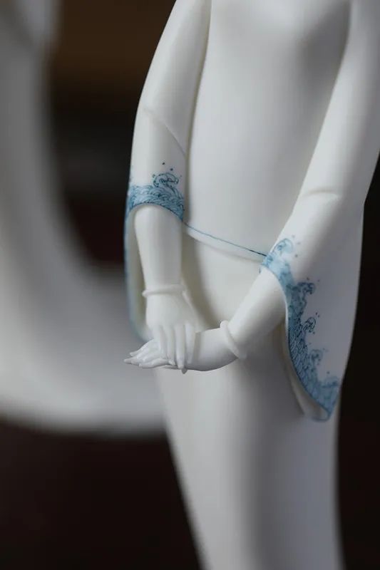 “最美中国白”拍出1633万天价，背后的神秘男人火了