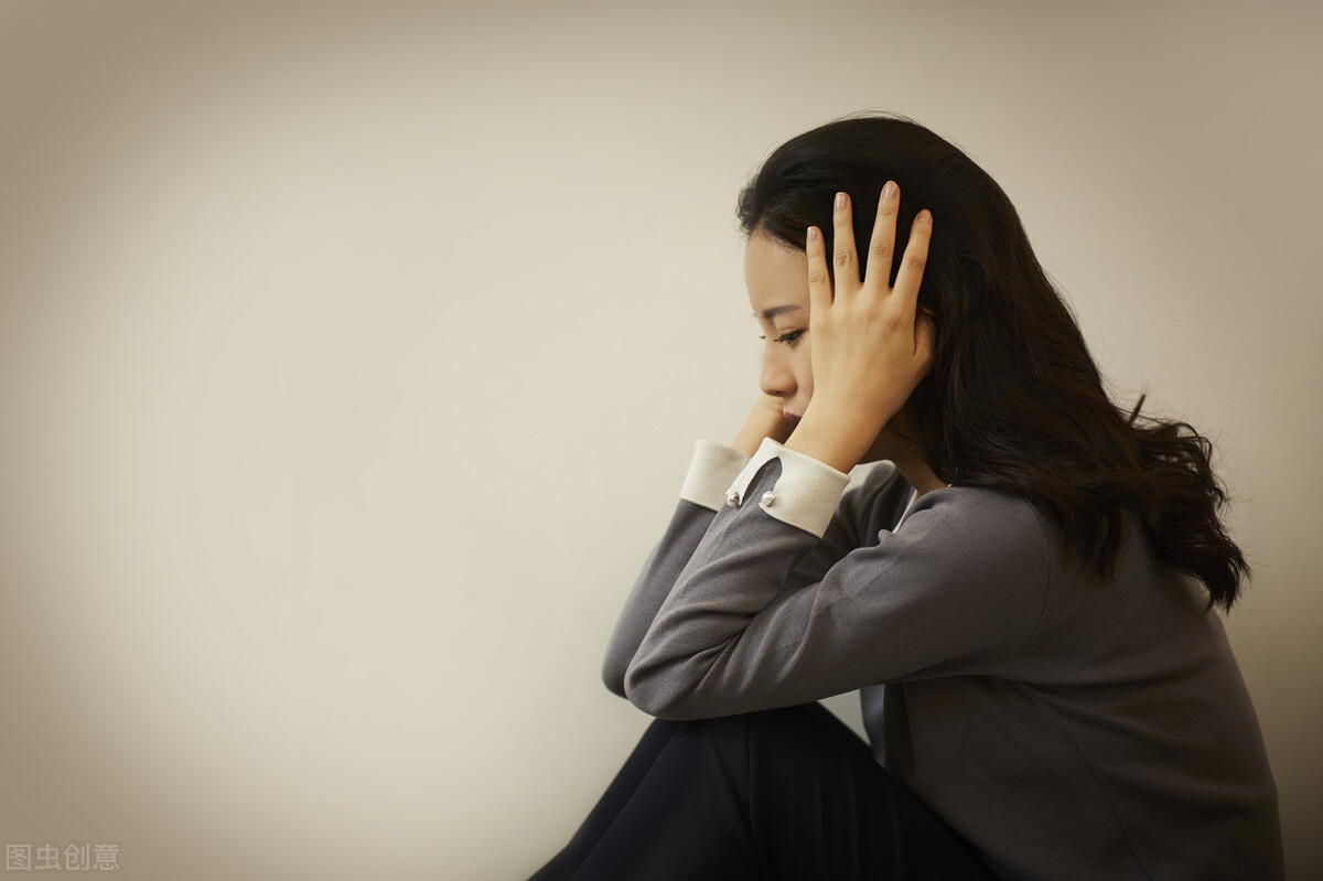 心理问题导致头脑钻牛角尖，要用感知取代头脑，超越思维疗愈心身