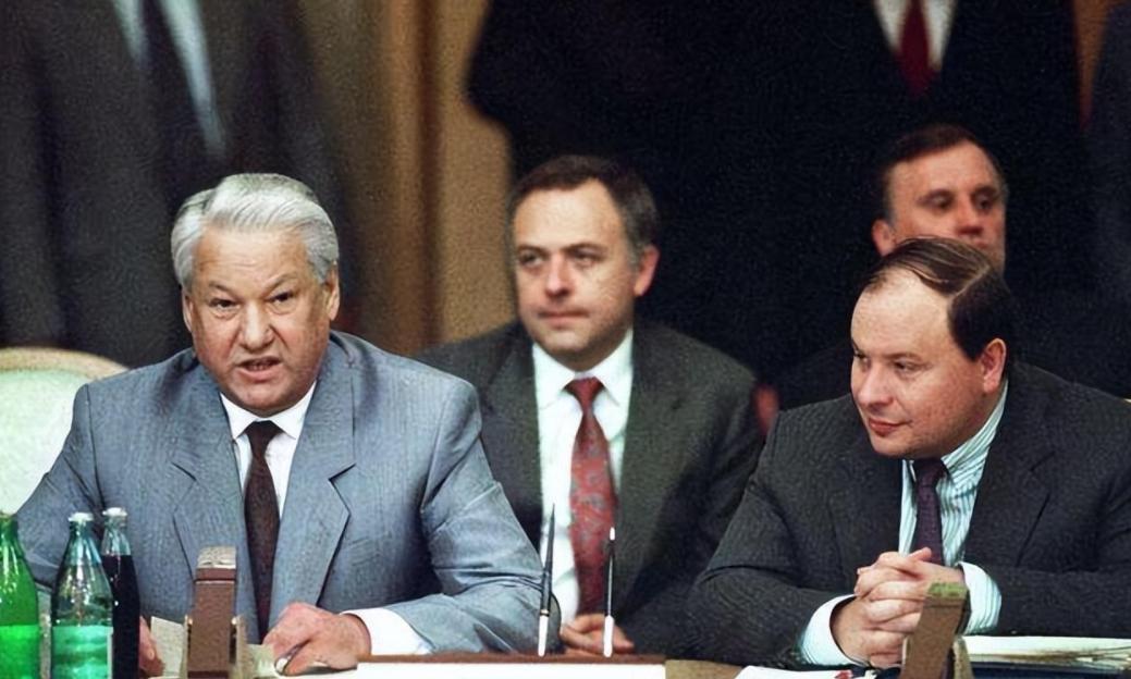 俄罗斯有多重要通过地图一目了然,从地图上看俄罗斯为什么这么大