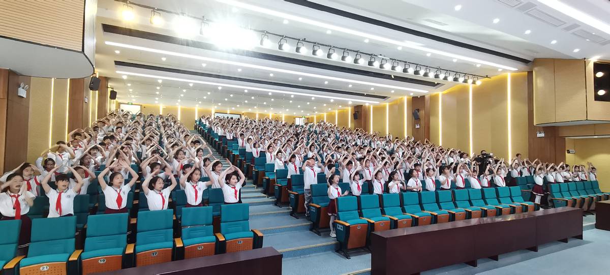 厚植爱国主义情怀树牢总体国家安全观