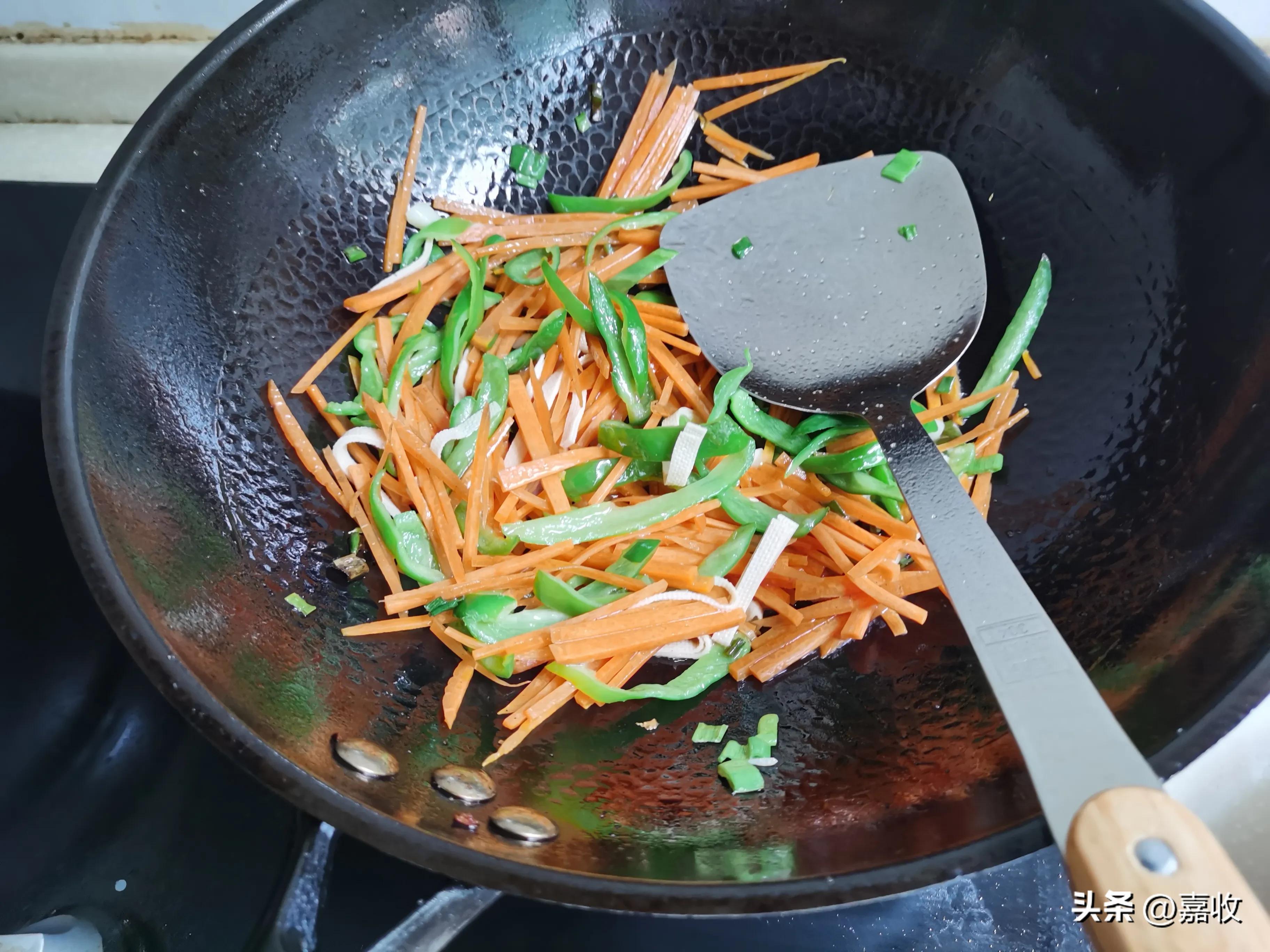 如何让辣的辣椒不辣,炒辣椒太辣要加点什么东西就不辣