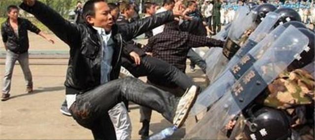 瓒婂崡榛戝府鏂楁浜嬩欢,瓒婂崡榛戝府鎵撴灦鐪熷疄妗堜欢