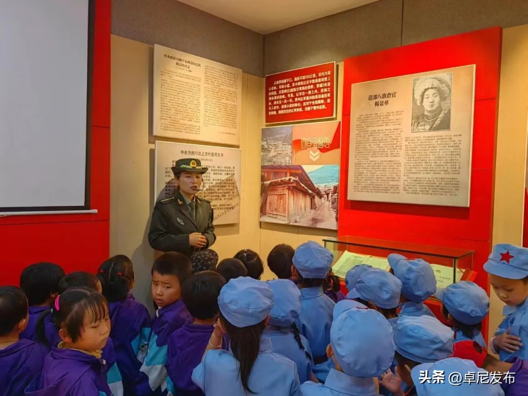 聆听红色故事传承红色精神幼儿园,参观红色教育基地的系列活动名称