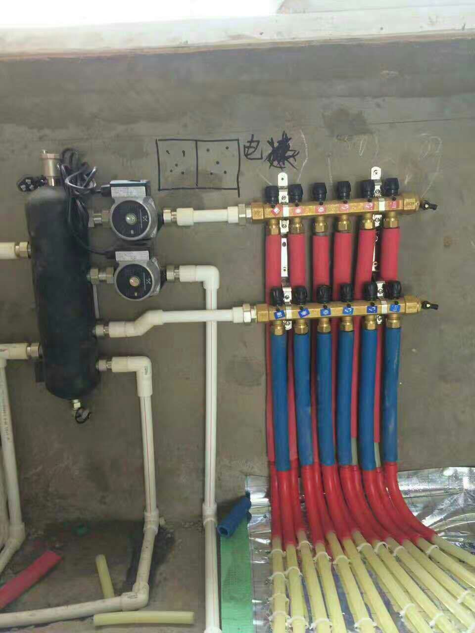 地暖循环泵停了管道还回水吗,停暖后暖气有水声怎么办