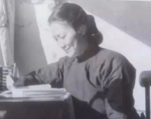 出国6年，丈夫终于归来，可苑茵却每晚背对他，原因令人心酸