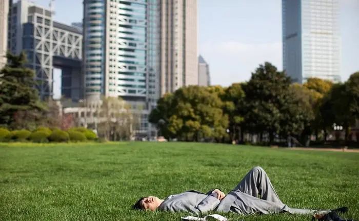 为什么在星巴克可以假装上班,在星巴克假装上班的中年人