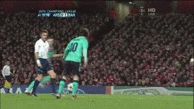 足球搞笑名场面c罗梅西,足球场上的搞笑瞬间c罗马塞洛