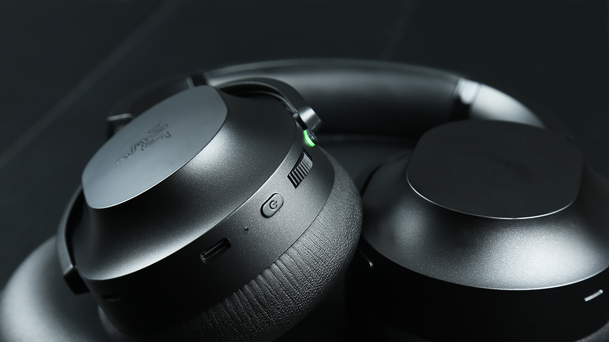 雷蛇头戴式耳机梭鱼专业版,雷蛇梭鱼耳机怎么连接电脑