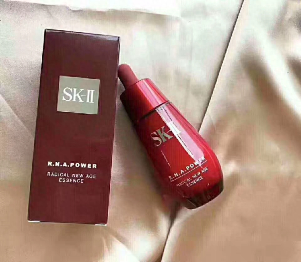 这些精华液有效滋养润滑肌肤，抗衰老，令肌肤恢复弹性，饱满水润