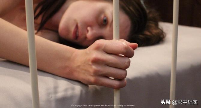 她被下药囚禁到地下室，当众多人*奴性**，报警后英国警方：你穿多少