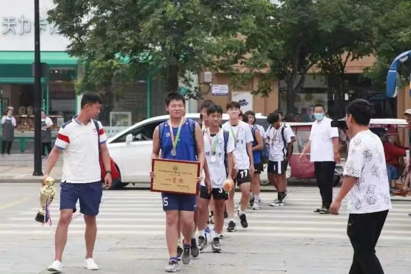 开封金明中学足球队的照片,金明中学足球队