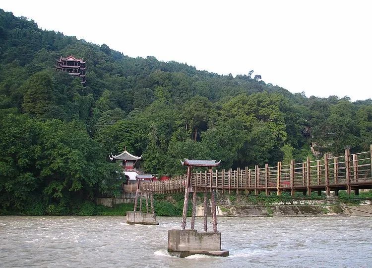 拜水都江堰问道青城山是诗词吗,拜水都江堰问道青城山完整版