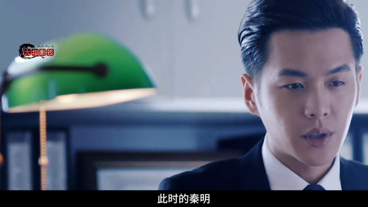 法医秦明单手拿军刀,法医秦明脚瘸