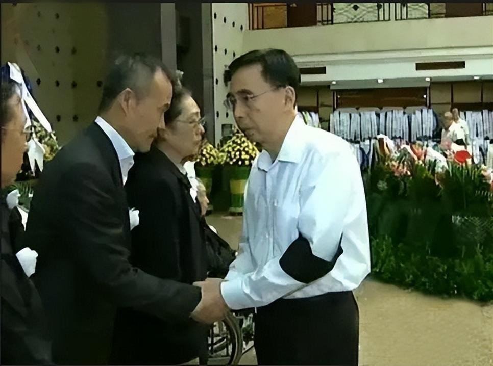 王石放弃千万,王石抛弃发妻